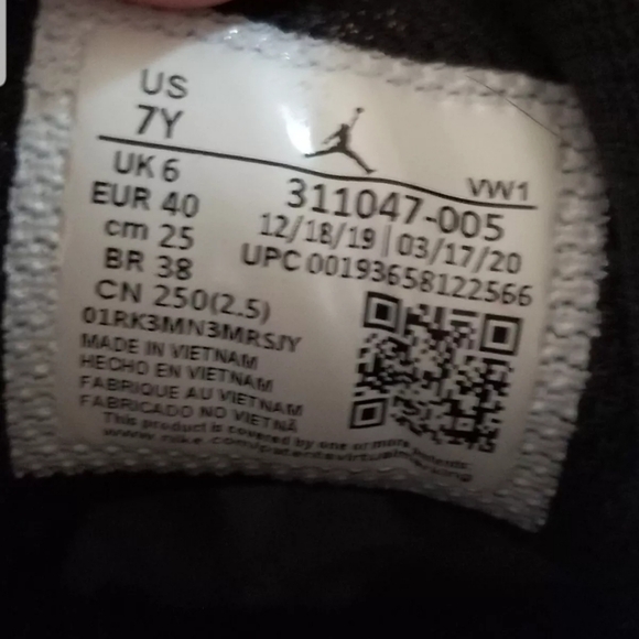 EUC Nike Air Jordan DUB Zero Black/White-Metallic Gold 311047-005 Size 7Y - Picture 12 of 12